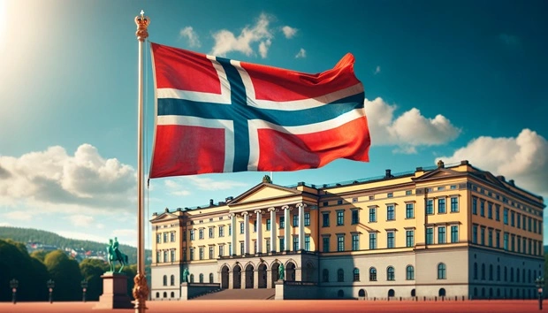 Bandiera della Norvegia sventolante e Palazzo Reale nella capitale Oslo