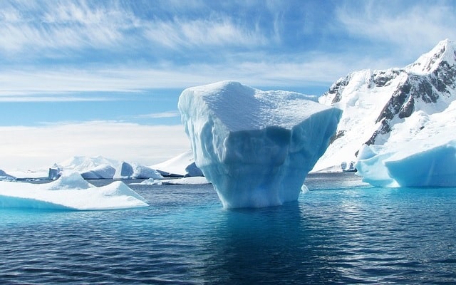Iceberg, polo sud, Antartide, blu, mare, oceano, montagna, neve. Quiz Idrosfera.