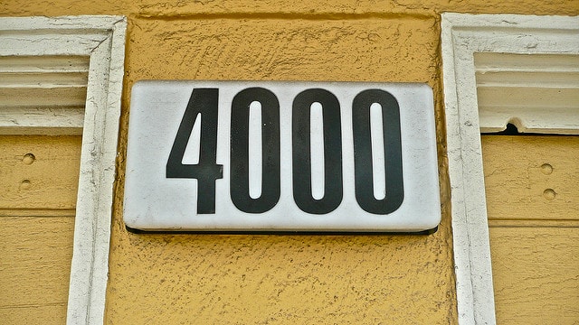 Numero 4000 su un muro.
