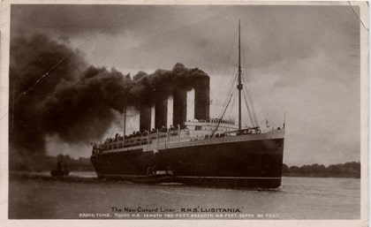 Fronte di una cartolina del 14 ottobre 1907 rappresentante il transatlantico RMS Lusitania.