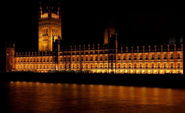 Parte del Palazzo di Westminster fotografato di notte. Parlamento, Londra, Regno Unito.