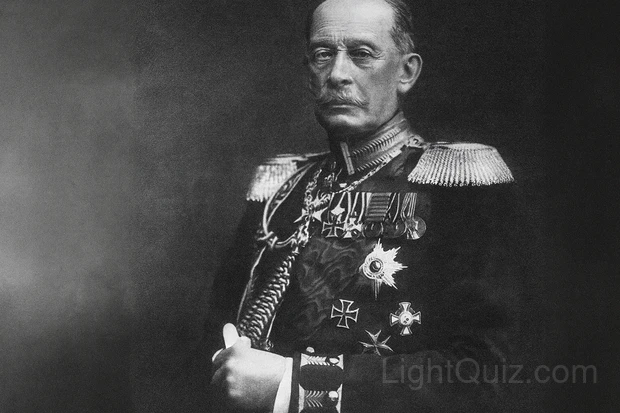Generale Alfred von Schlieffen in uniforme, ideatore del piano d’invasione della Francia.