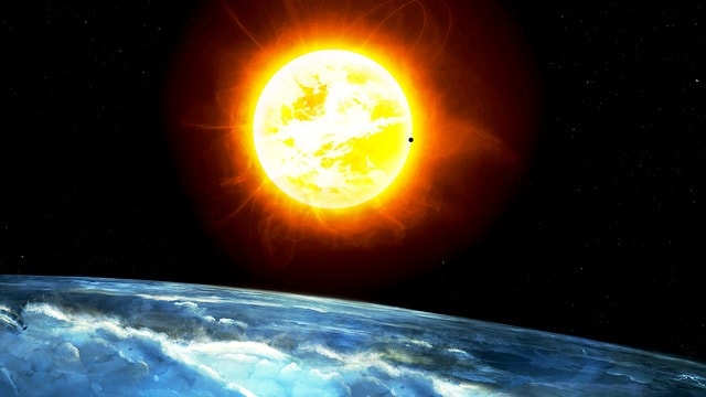 Il sole e la sua atmosfera vista dallo spazio. Stella, terra, pianeti.
