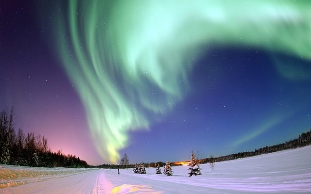 Aurora boreale sul Lago degli Orsi in Alaska.