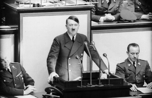 Adolf Hitler parla al Reichstag nel 1941, in molte occasioni minacciò pubblicamente di distruggere il popolo ebraico.
