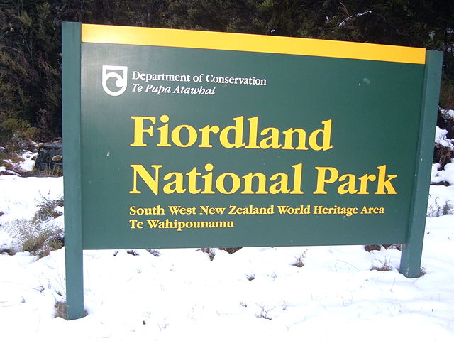 Cartello parco nazionale del Fiordland.