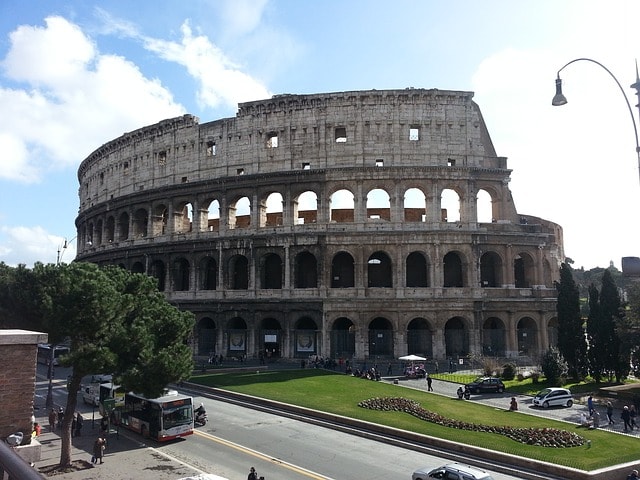 Colosseo, Roma, bella giornata.