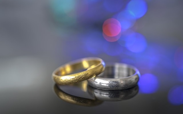 Due anelli di oro e platino, elementi chimici, matrimonio. Quiz Litosfera.