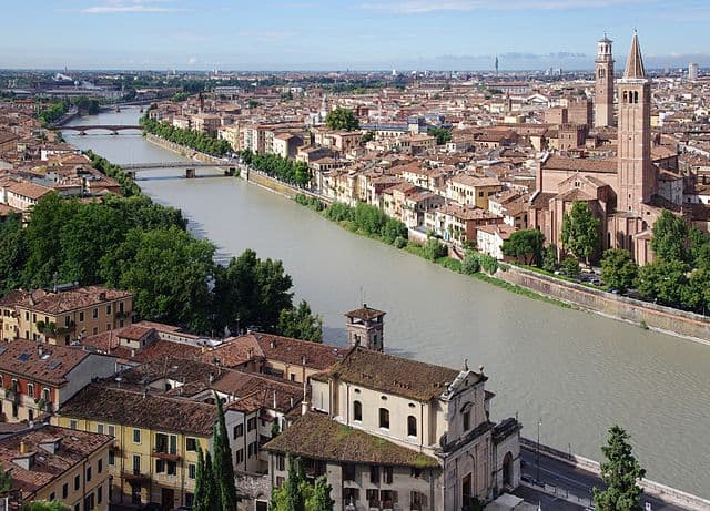 Verona, vista dal Castel San Pietro, fiume Adige.