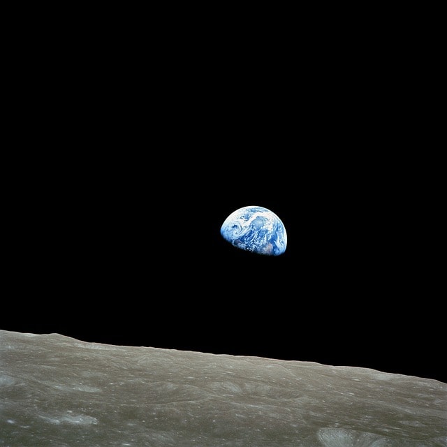 La terra fotografata dalla superficie lunare.