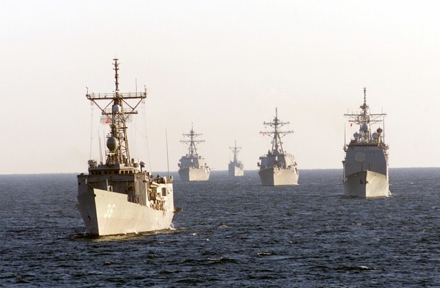 navi da guerra sull'oceano