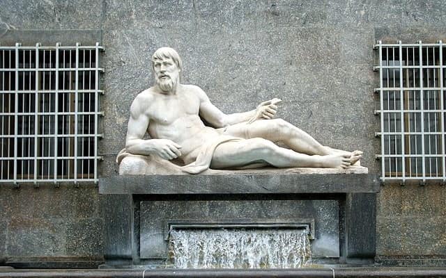 Statua raffigurante il fiume Po, piazza CLN, Torino (Piemonte, Italia)